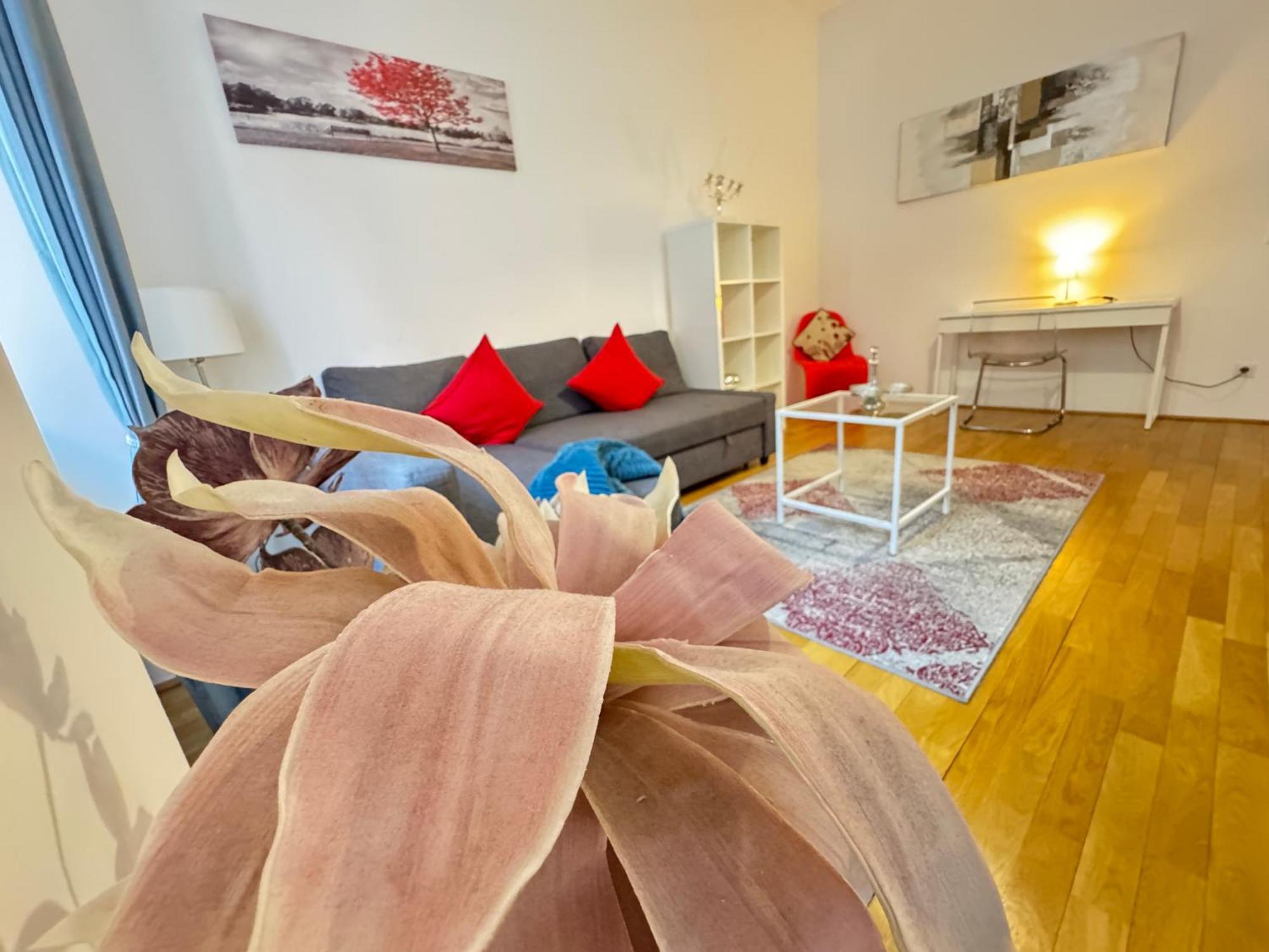 Charming Flat & Balcony Near Central Station L Bg5 Wina Bagian luar foto