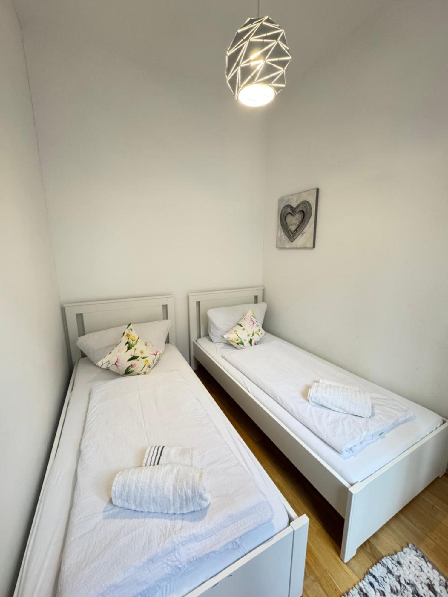Charming Flat & Balcony Near Central Station L Bg5 Wina Bagian luar foto