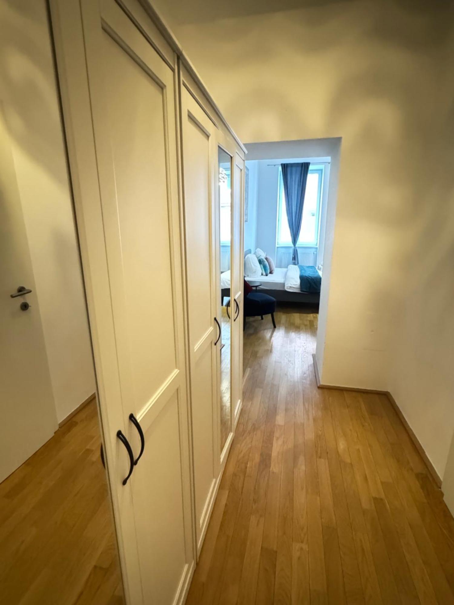Charming Flat & Balcony Near Central Station L Bg5 Wina Bagian luar foto