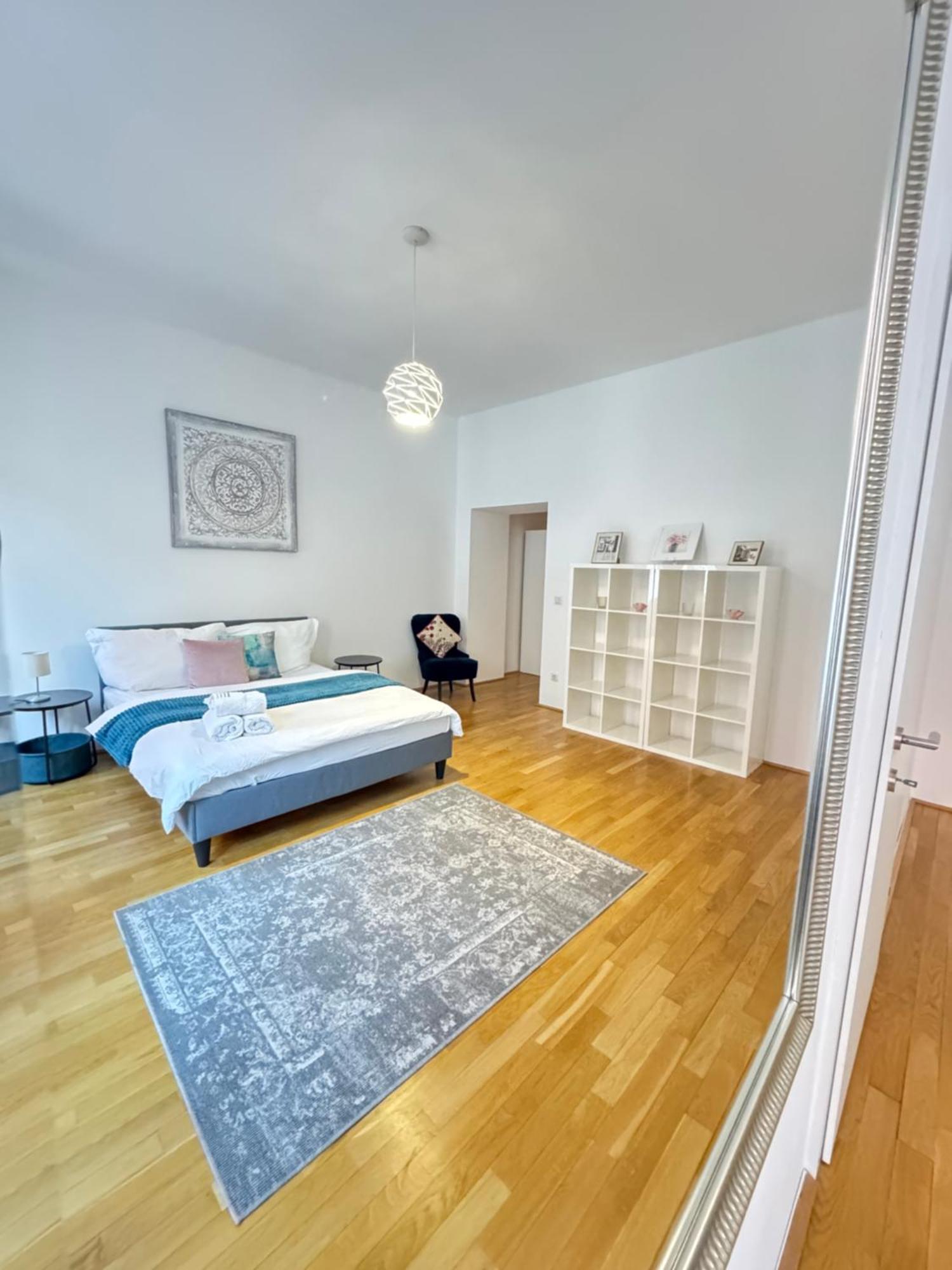 Charming Flat & Balcony Near Central Station L Bg5 Wina Bagian luar foto