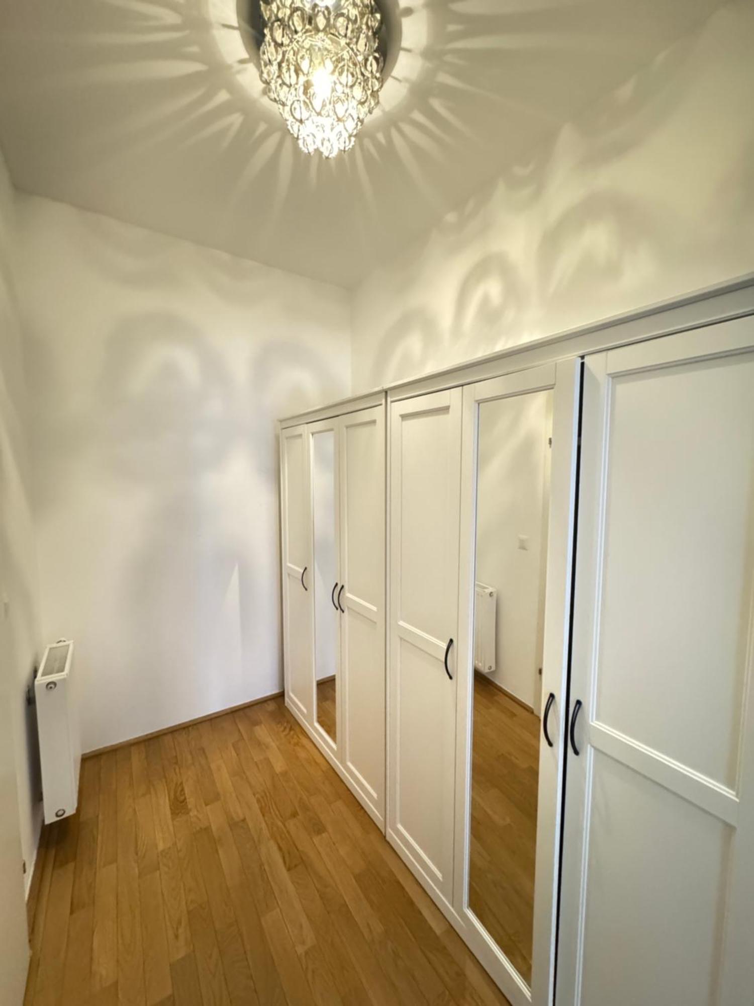 Charming Flat & Balcony Near Central Station L Bg5 Wina Bagian luar foto