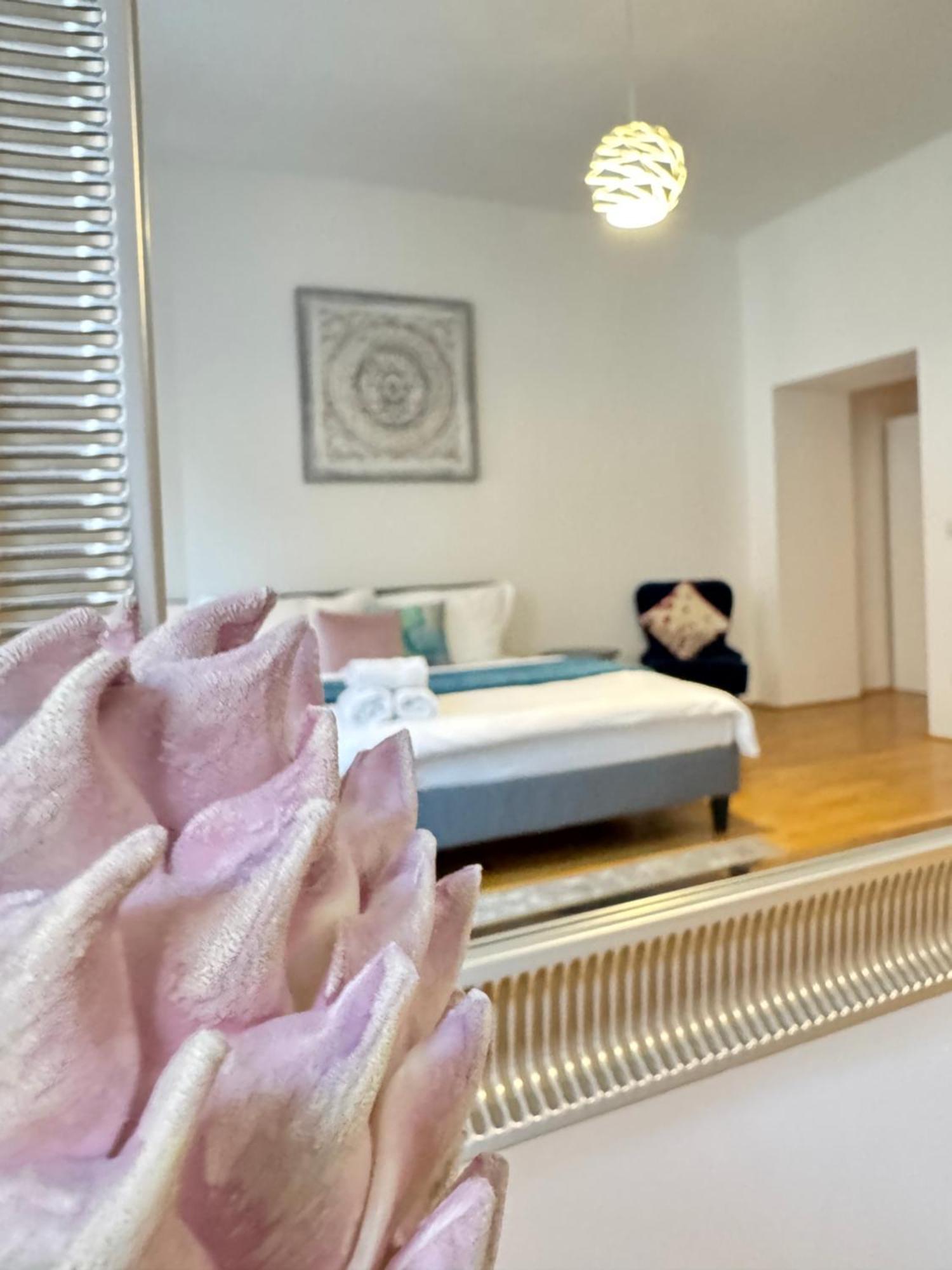 Charming Flat & Balcony Near Central Station L Bg5 Wina Bagian luar foto
