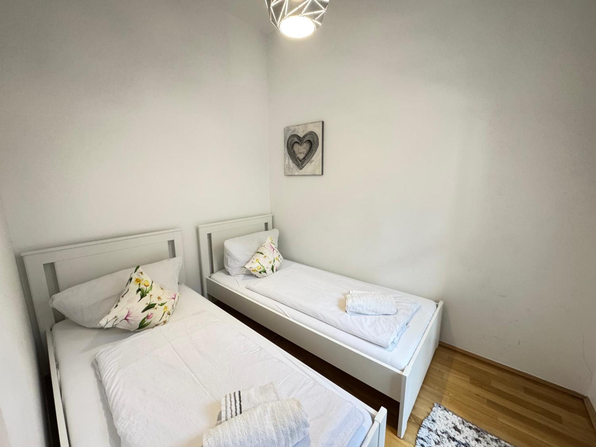 Charming Flat & Balcony Near Central Station L Bg5 Wina Bagian luar foto